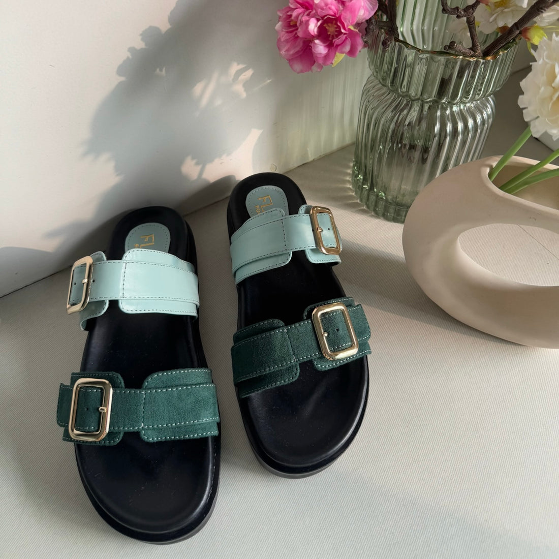 Oxford - The Ultimate Buckle Strap Sliders