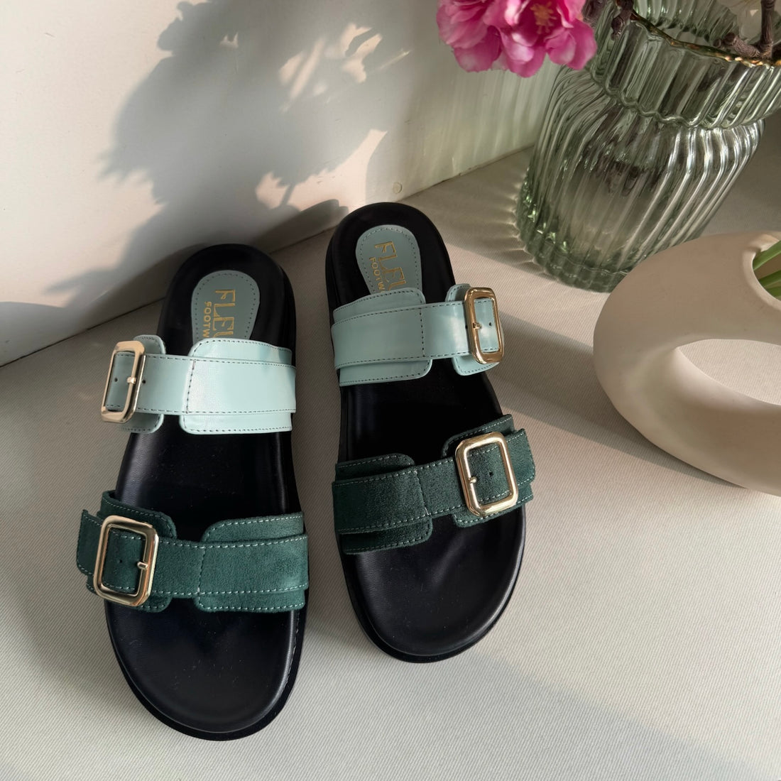 Oxford - The Ultimate Buckle Strap Sliders