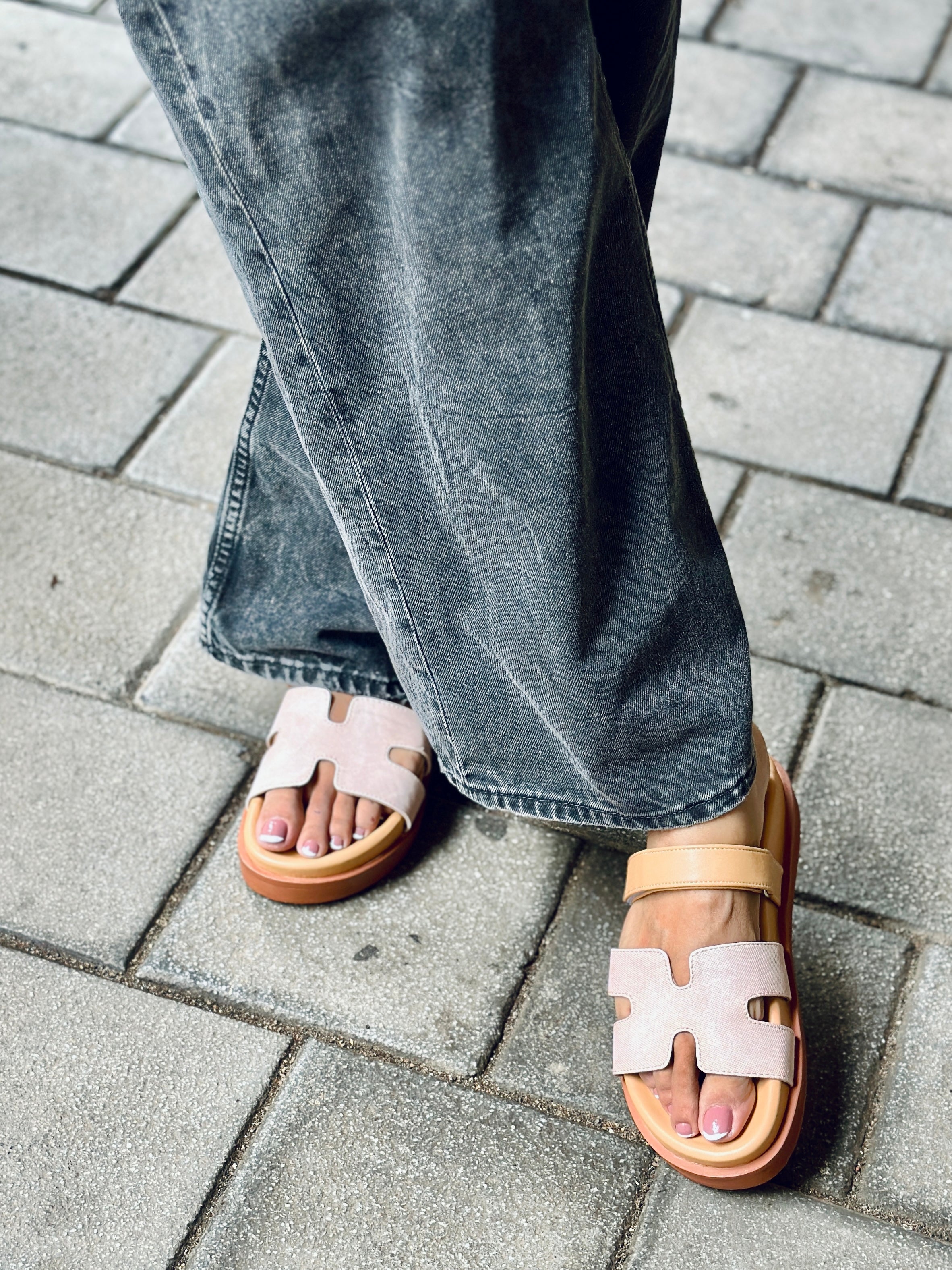 Harley - Checkered Strap Plaftorms