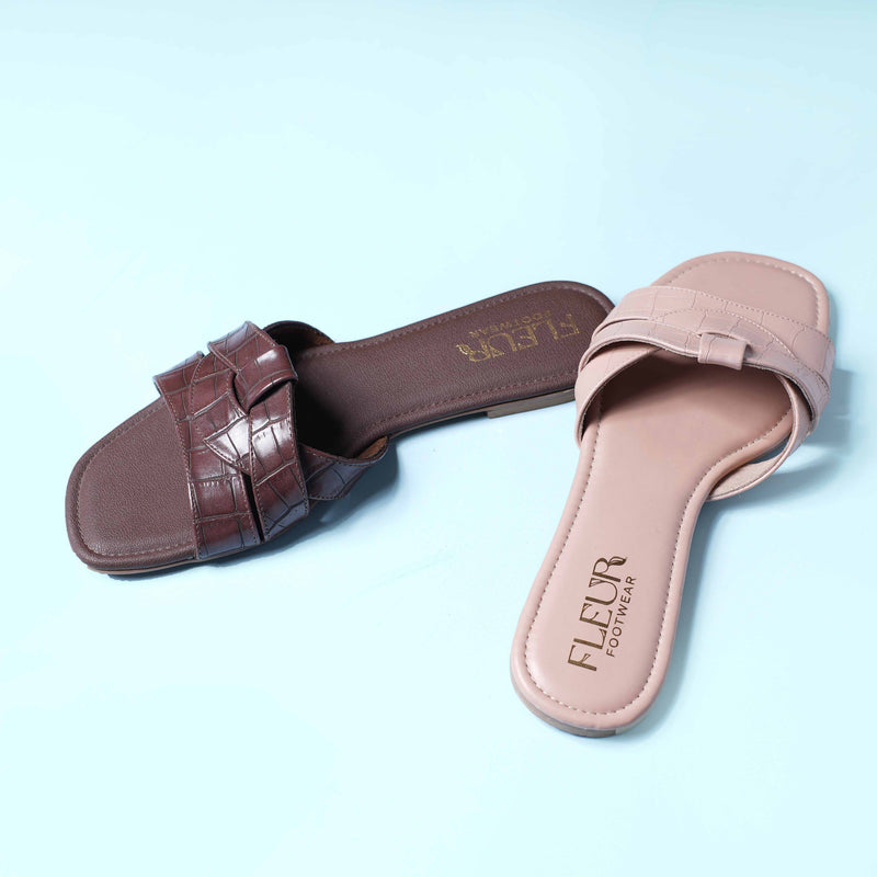 Tokyo Twist - Flat sandal with front strap in twisted style